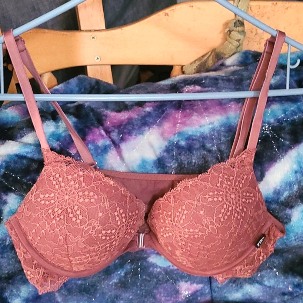 Padded lace VS bra